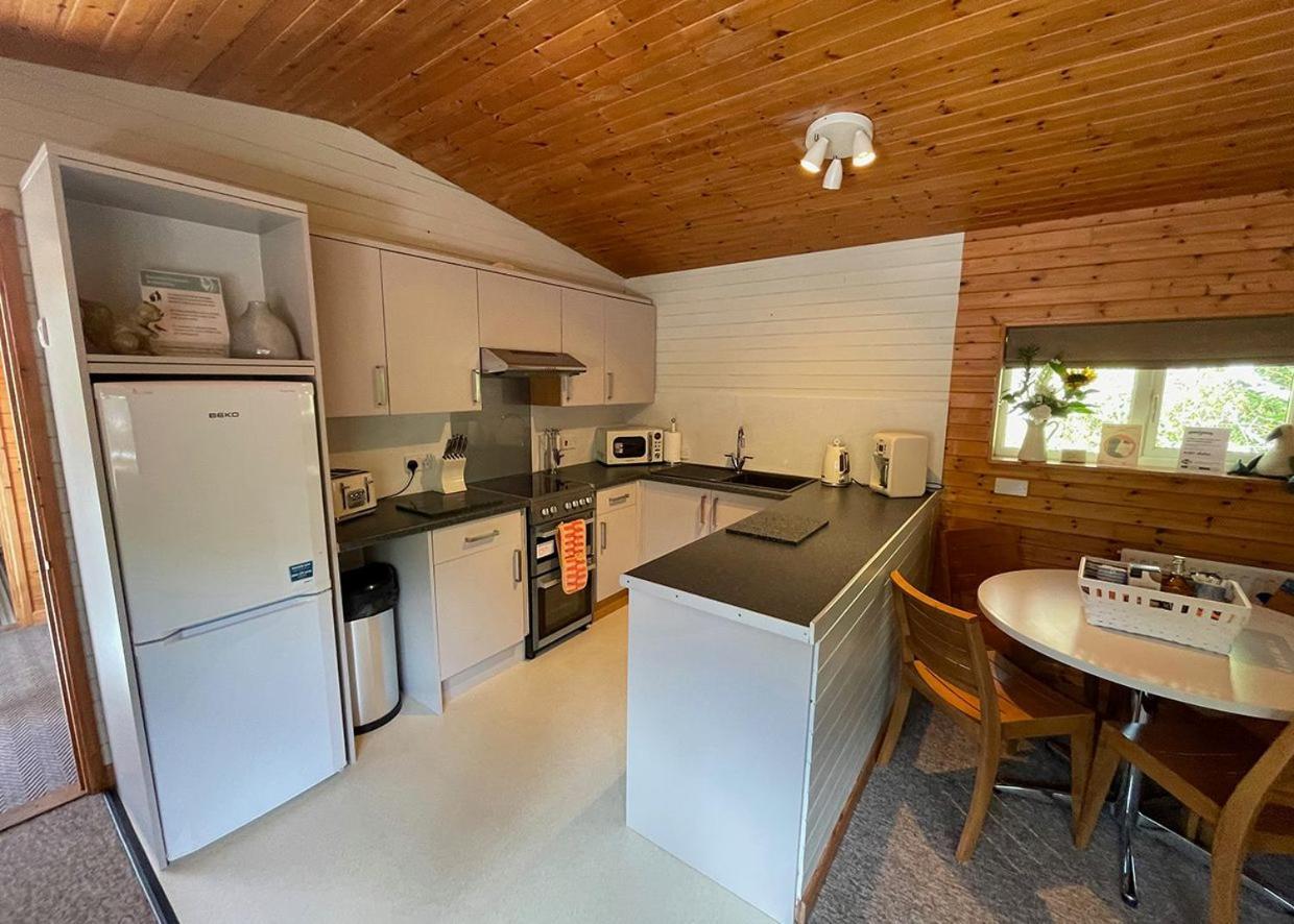 Ivyleaf Combe Lodges Stratton  Exterior foto