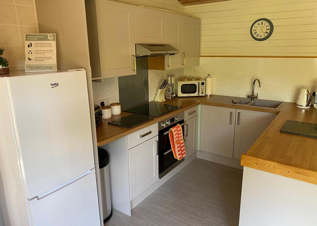 Ivyleaf Combe Lodges Stratton  Exterior foto