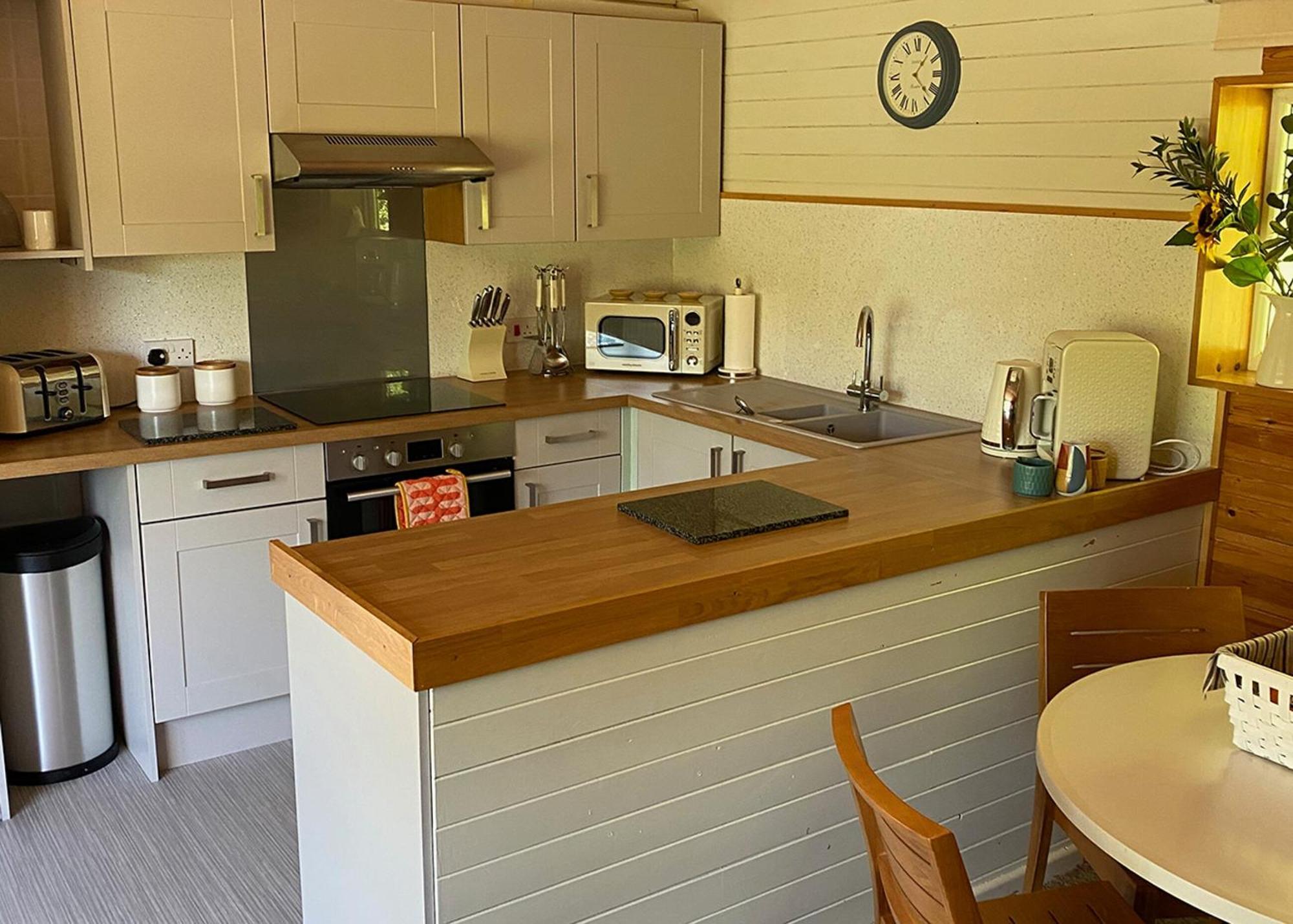 Ivyleaf Combe Lodges Stratton  Exterior foto